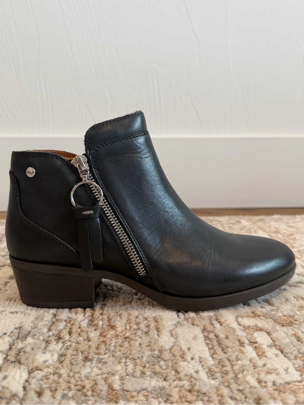 New $230 Pikolinos Daroca Black Genuine Leather Ankle Side Zip Booties Size 38
